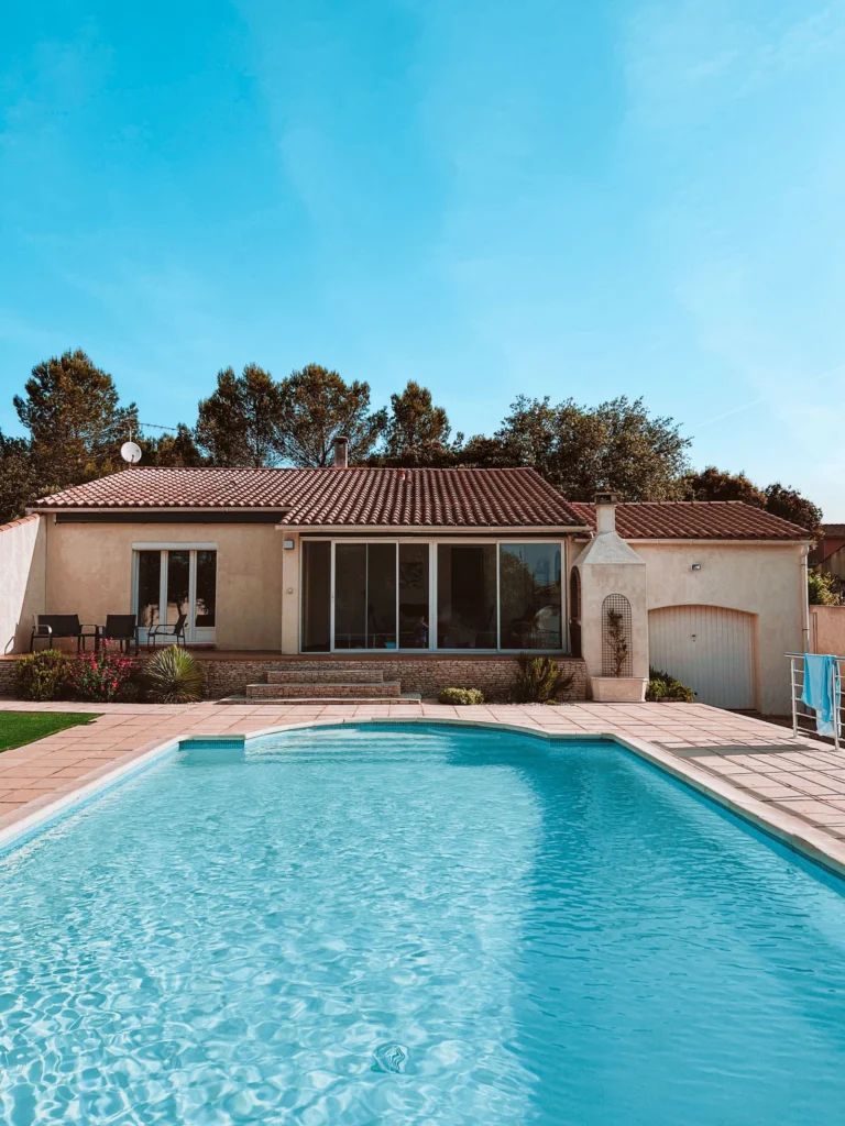Maison avec piscine et pool house