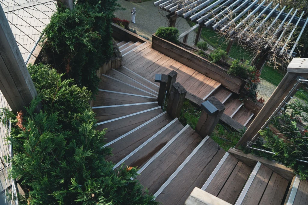 Escalier extérieur en bois