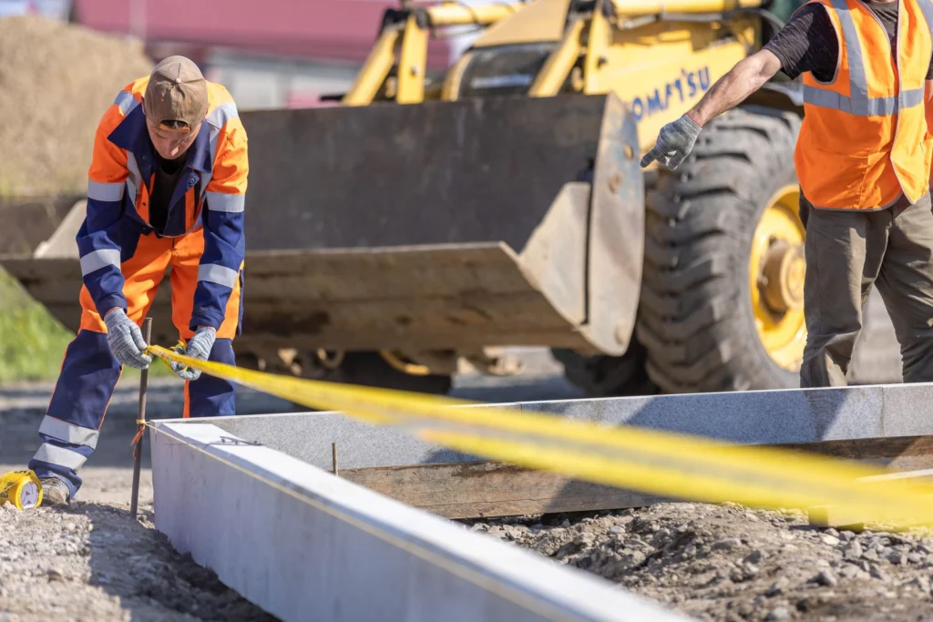Artisans sur un chantier extérieur : bien choisir un artisan