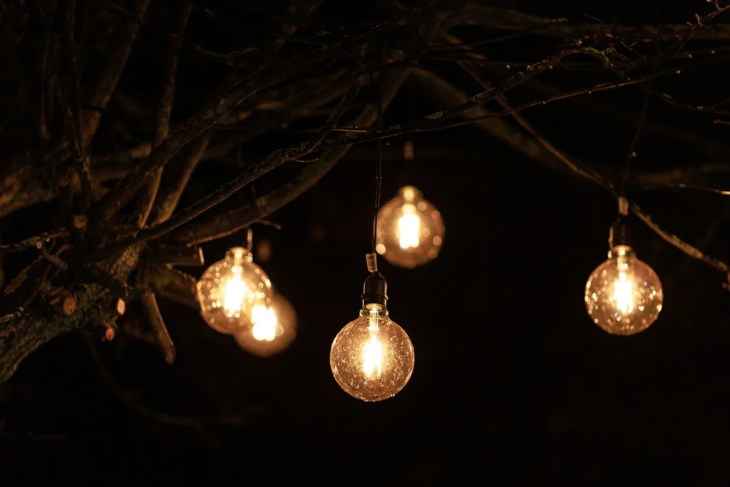 Guirlande lumineuse sur une terrasse