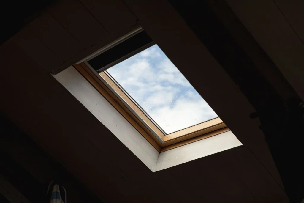 Fenêtre de toit vue de l’intérieur