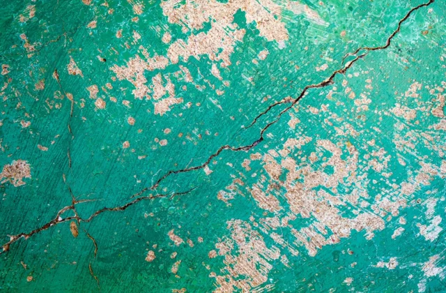 Fissures sur une façade : quand faut-il s’inquiéter ?