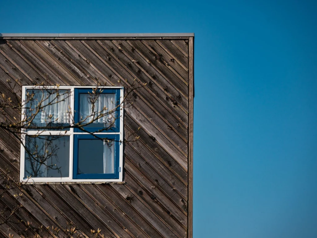 Habiller sa façade avec un bardage en bois