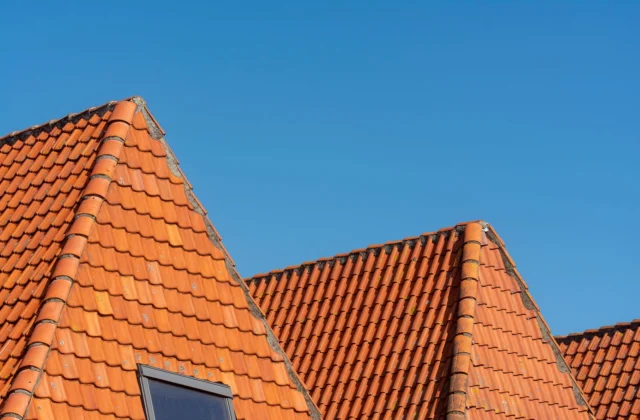Inspecter sa toiture depuis le sol : les 10 points à vérifier