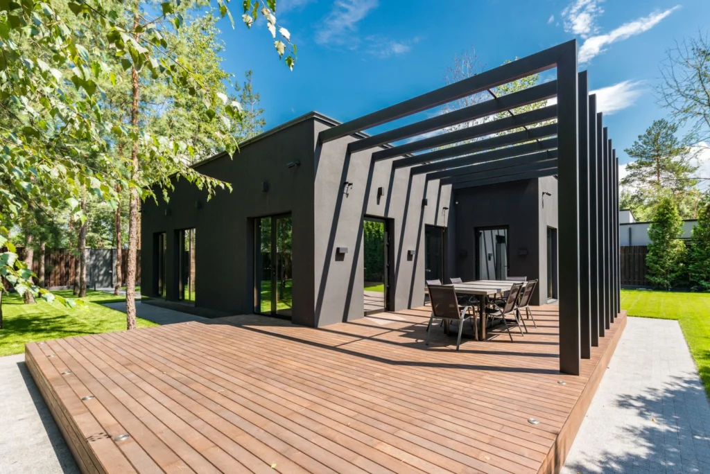 Terrasse couverte par une pergola