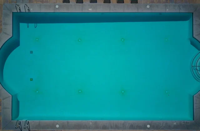 Piscine enterrée, semi-enterrée ou hors-sol : laquelle choisir ?