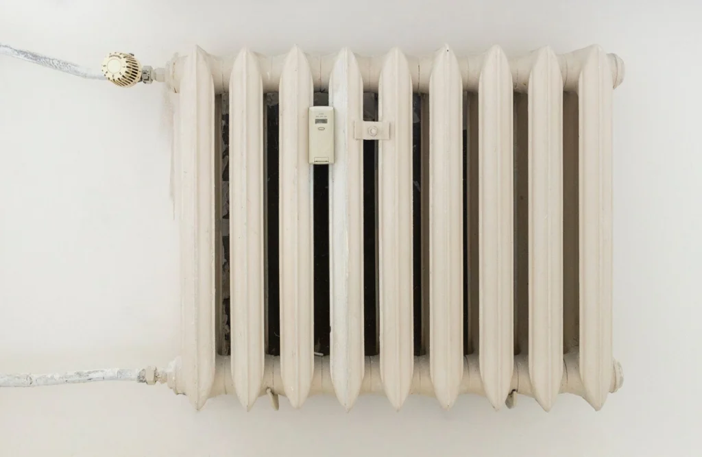 Radiateur basse température alimenté par une pompe à chaleur