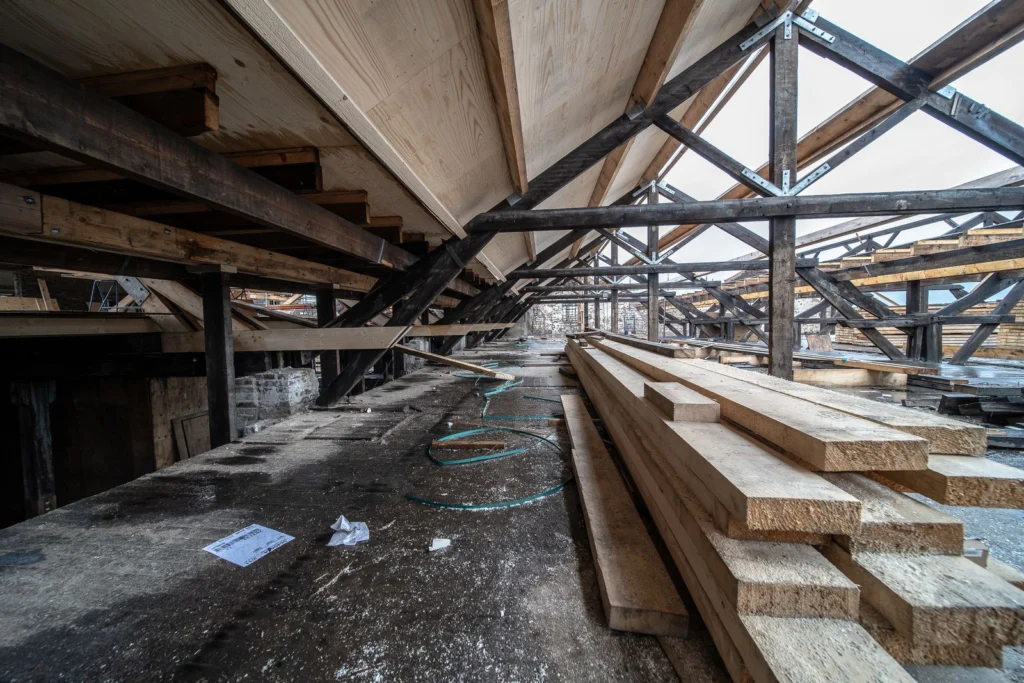 Charpente en bois à contrôler en cas de problème de charpente