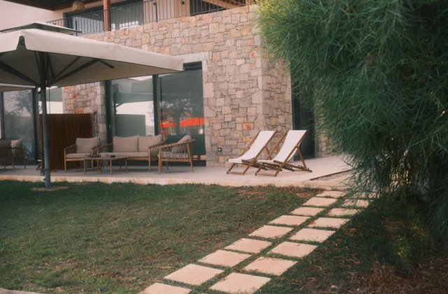 Terrasse en pierre bleue : finitions, pose et entretien